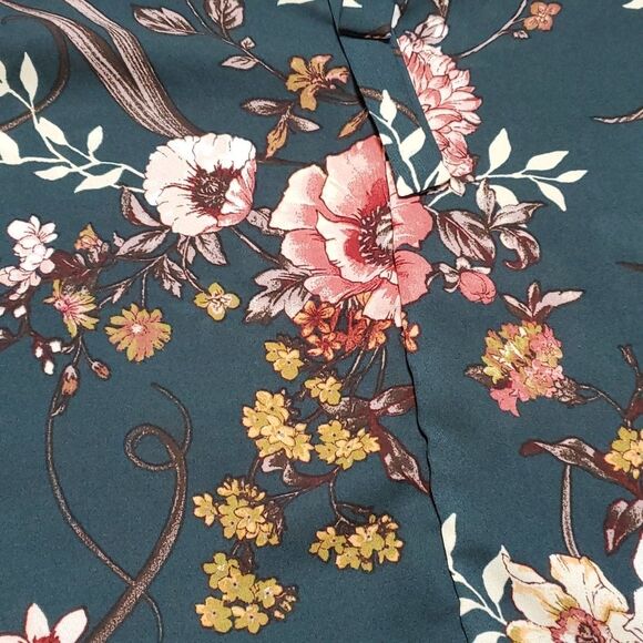 Floral Bell Sleeve Blouse - Picture 6 of 7